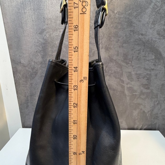 VTG Coach Black Leather Bucket Bag Legacy Sling Drawstring Shoulder Bag 9166 Y2K - Picture 9 of 10